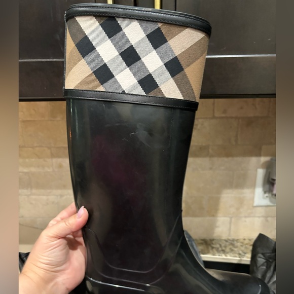 Burberry Woman’s Black Crosshill House Check Rain Boots, Size 39, NIB - Picture 2 of 5